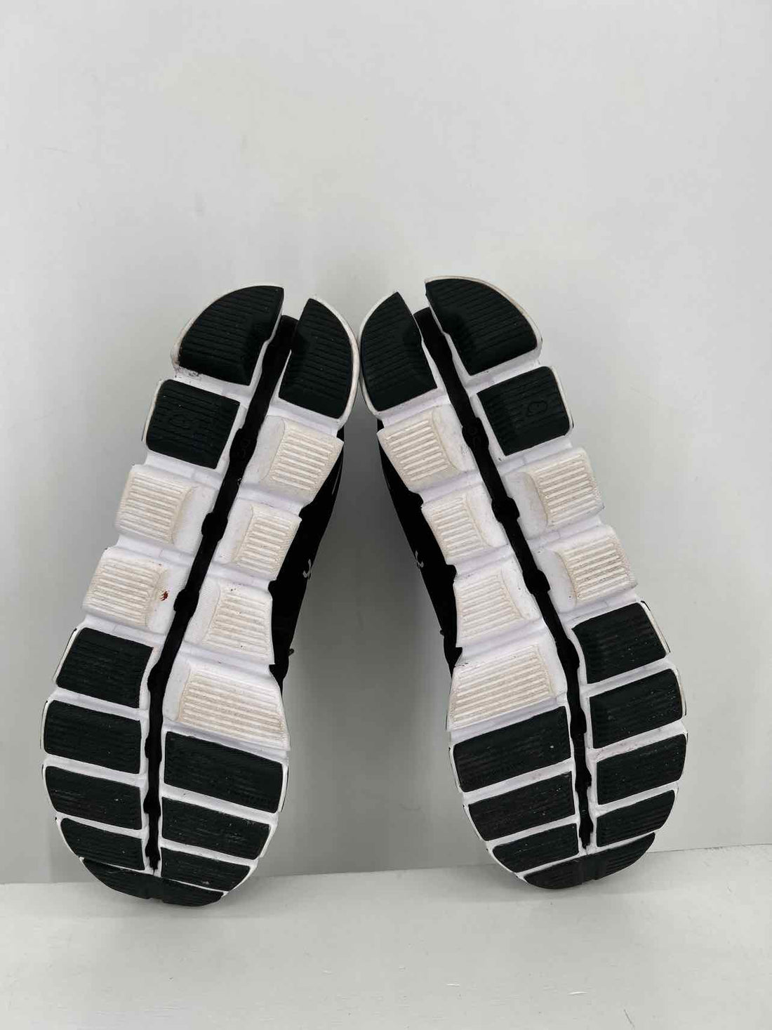 On Cloud Women Size 11 Black & White Sneakers