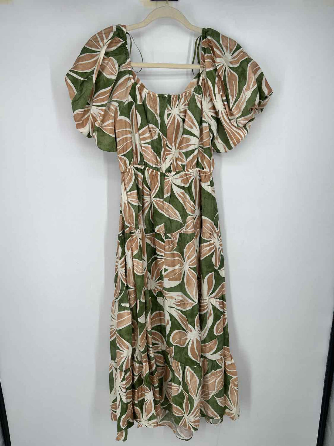 New In Size M Green & beige NWT Maxi