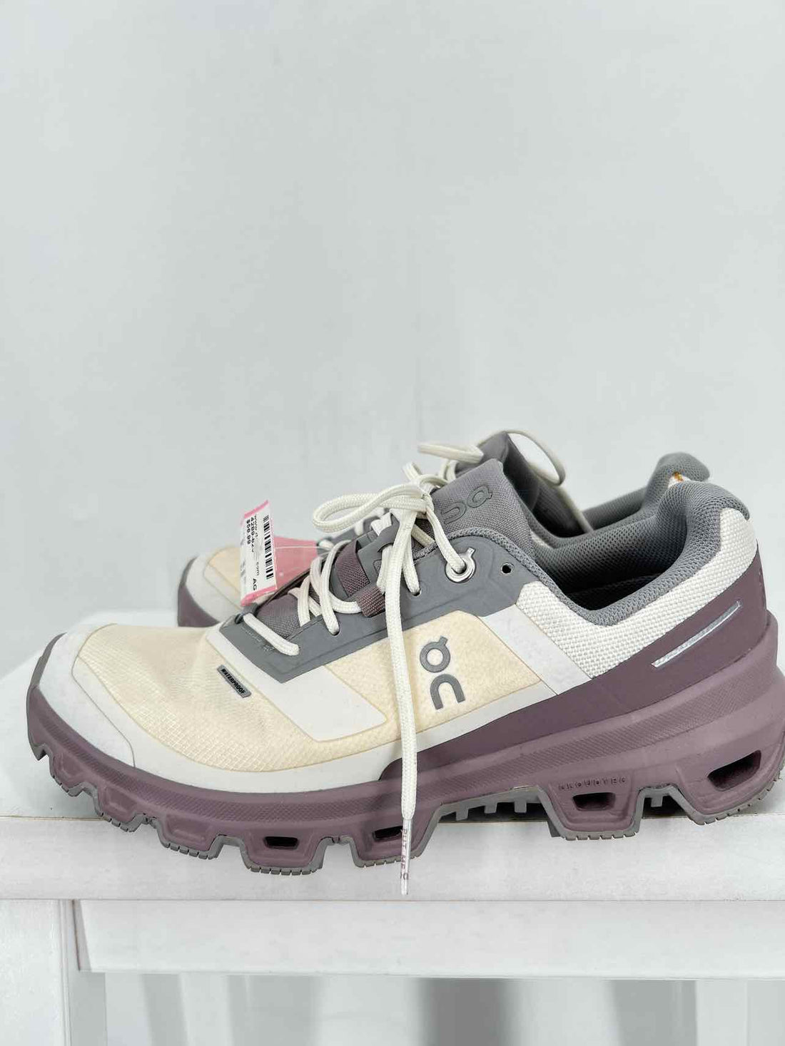 On Cloud Women Size 7 Cream Gray & Purple Sneakers