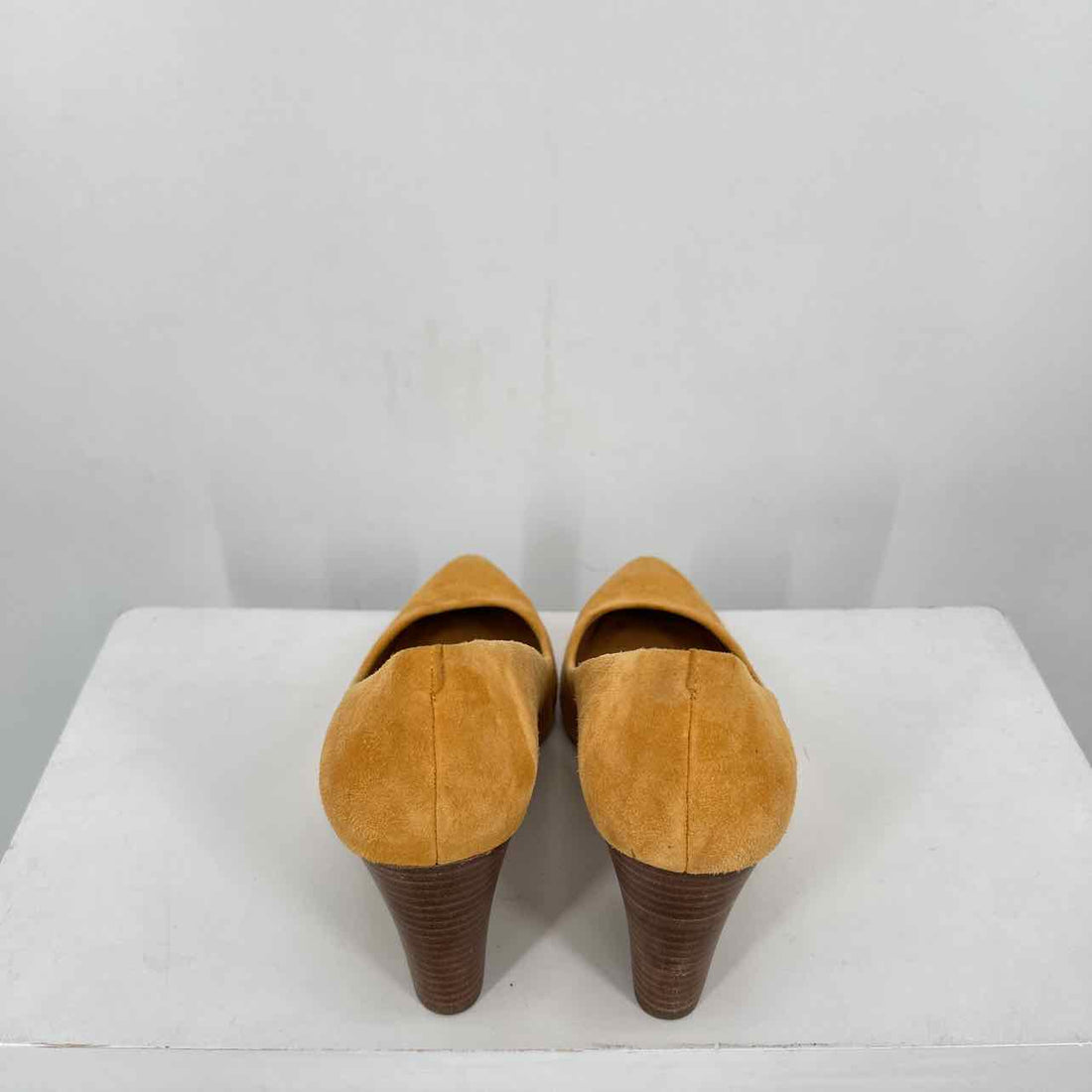 Crown Vintage Women Size 8 Mustard Genuine Suede Heels