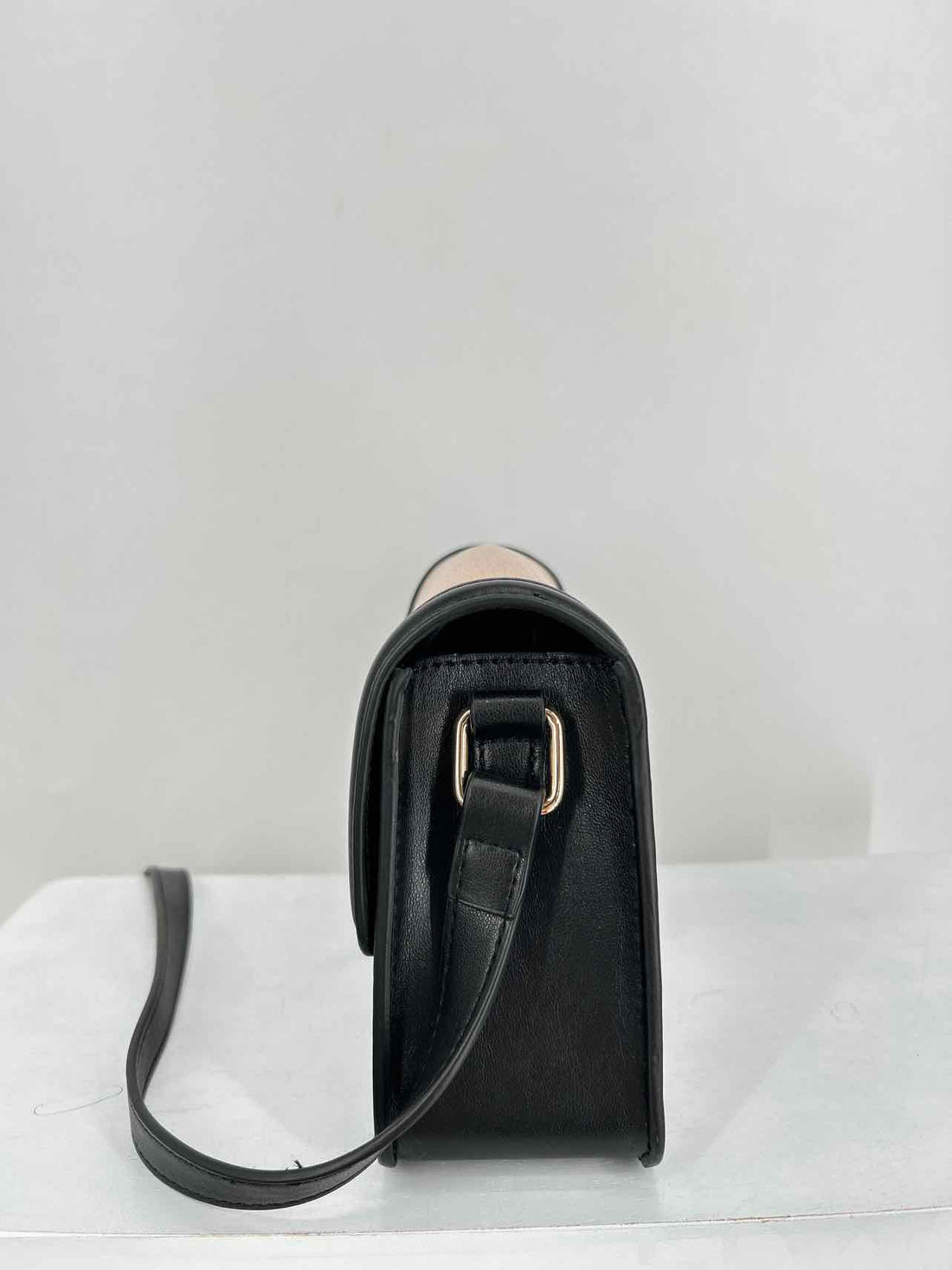 Jules Kae Black & Beige Faux Leather Excellent Condition Crossbody