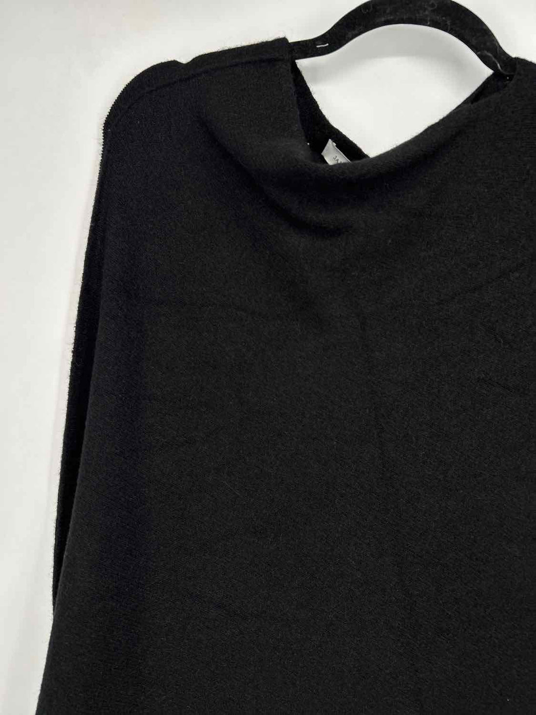 Jaki London NWT Size M Black Sweater