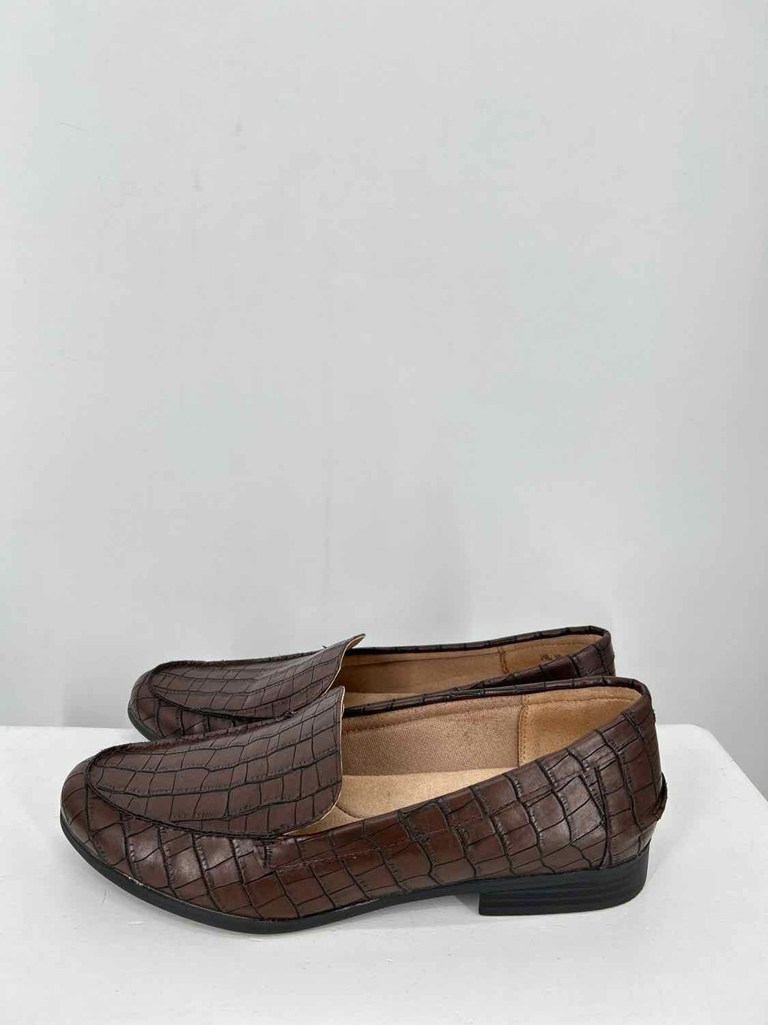 Lifestride Women Size 8.5 Brown Croc Embossed Loafers