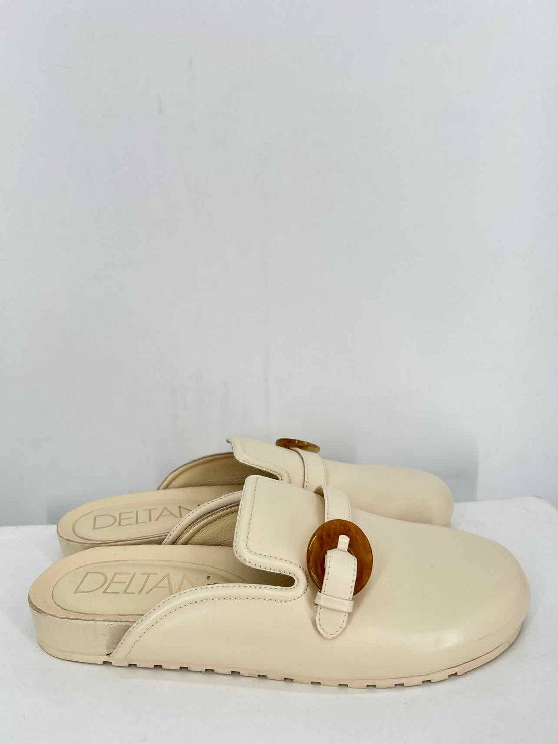 Deltan Women Size 9.5 Cream Mules