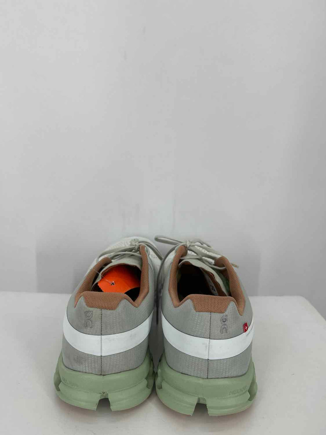 On Cloud Women Size 11 Light Green Pre Owned Sneakers
