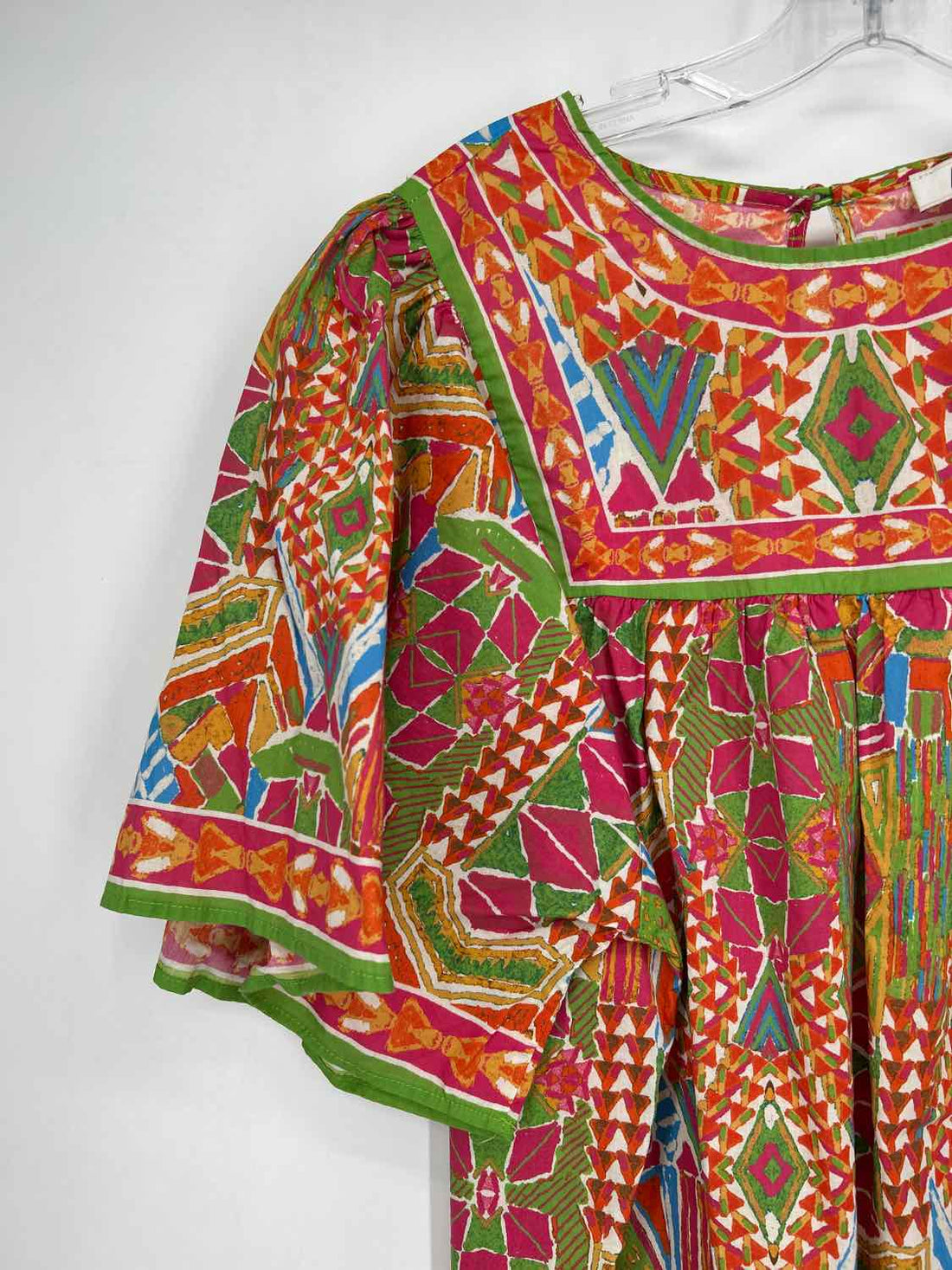 Avara Size M green orange & pink print Long Sleeve