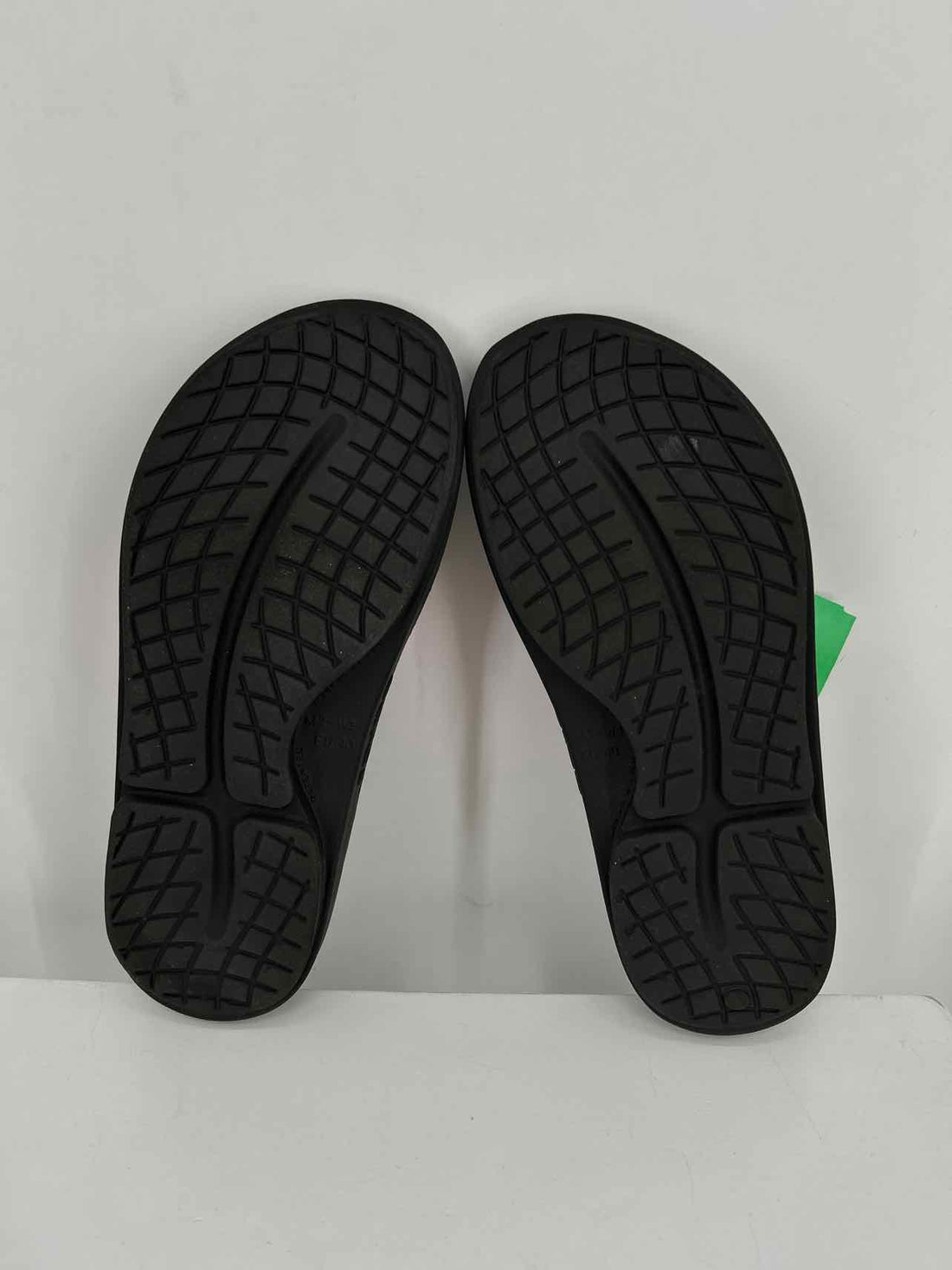 Oofos Women Size 9 Hot Pink Flip Flops