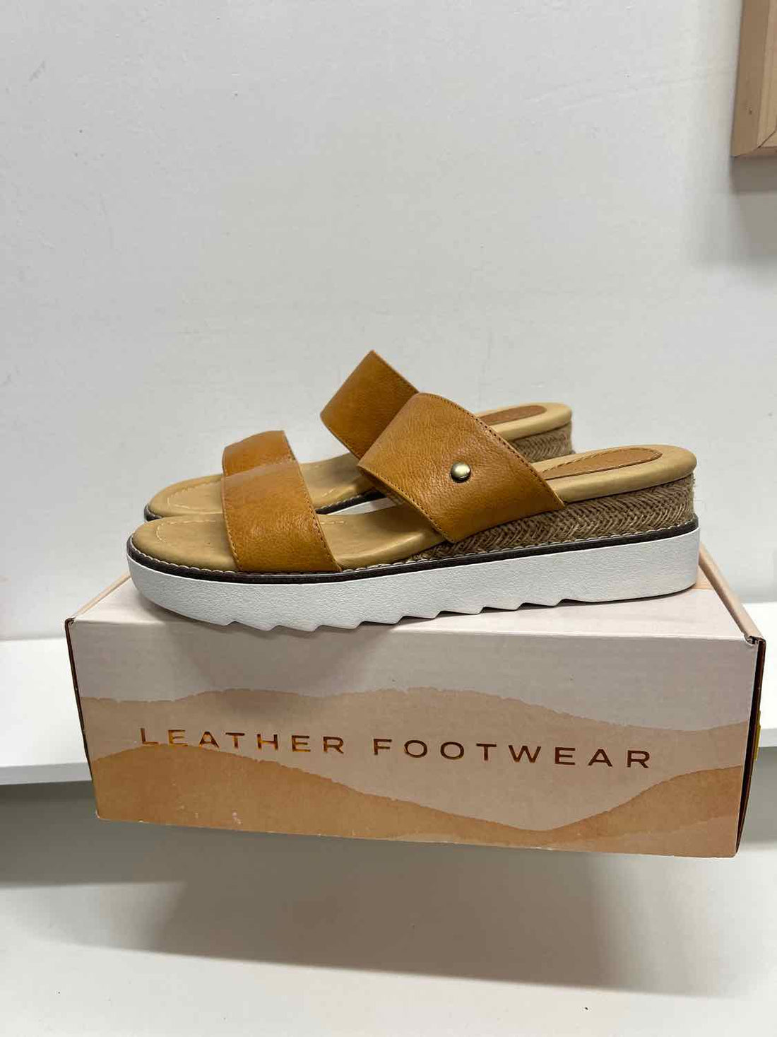 Patina Women Size 10 Cognac New In Box Leather Sandals