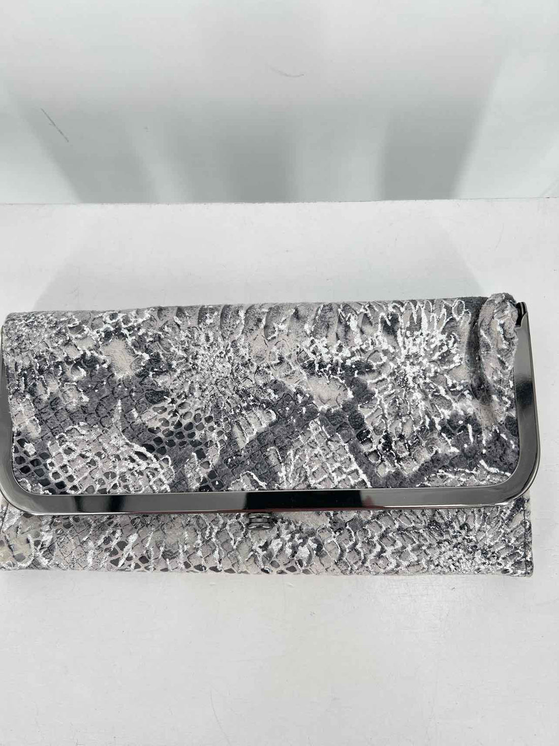 Hobo Silver Print Suede Pre Owned Wallet