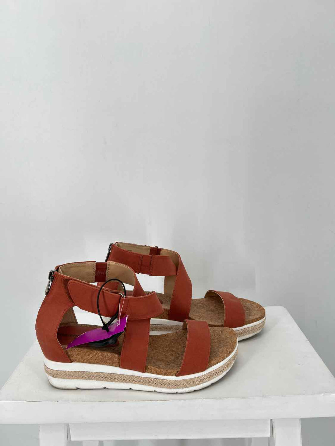 Adrienne Vittadini Sport Women Size 10 Terracotta Sandals