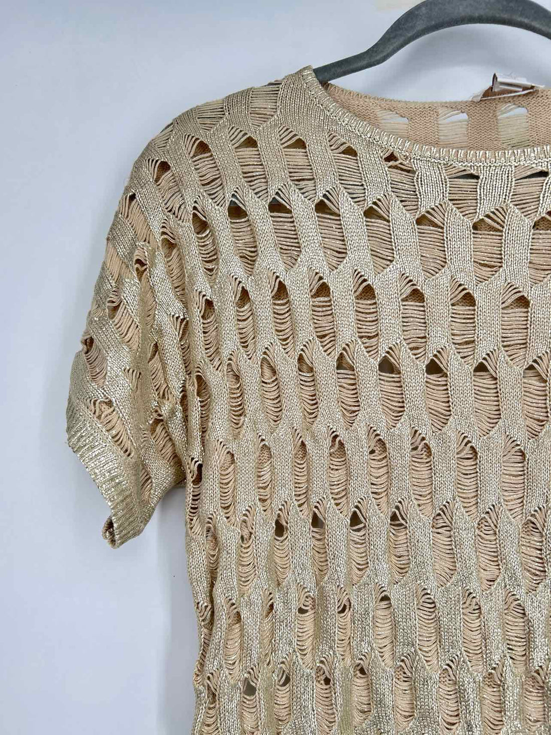 Chicos Size 1 (8) Gold Short Sleeve