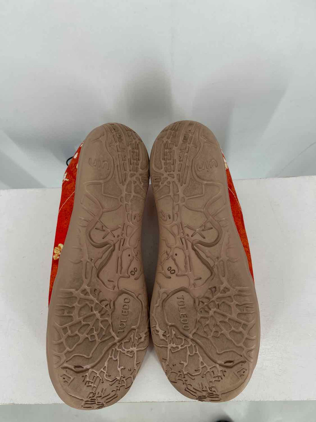 Uin Women Size 9 Dark Orange Floral Sneakers