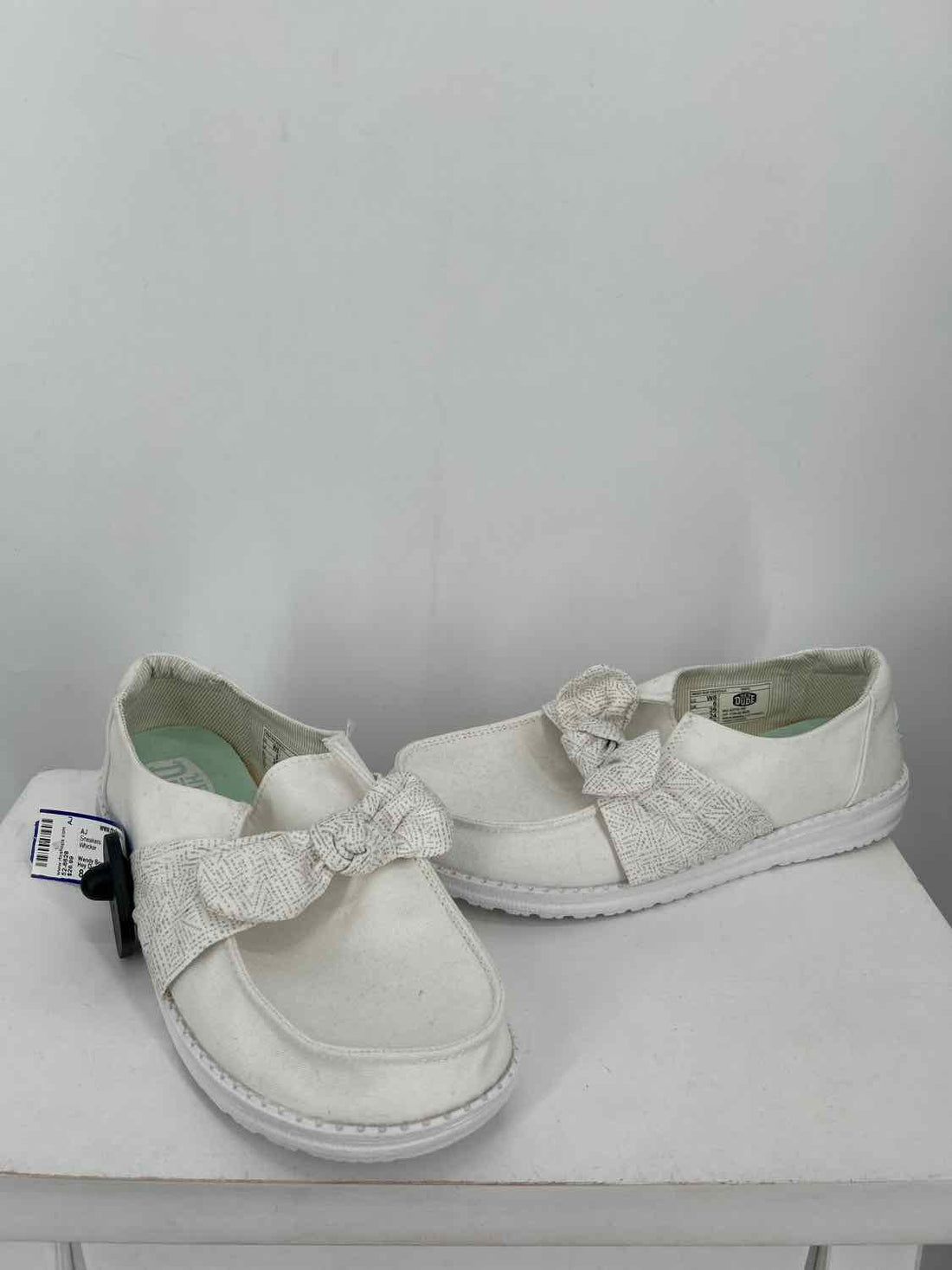 Hey Dude Women Size 8 Whicker Sneakers