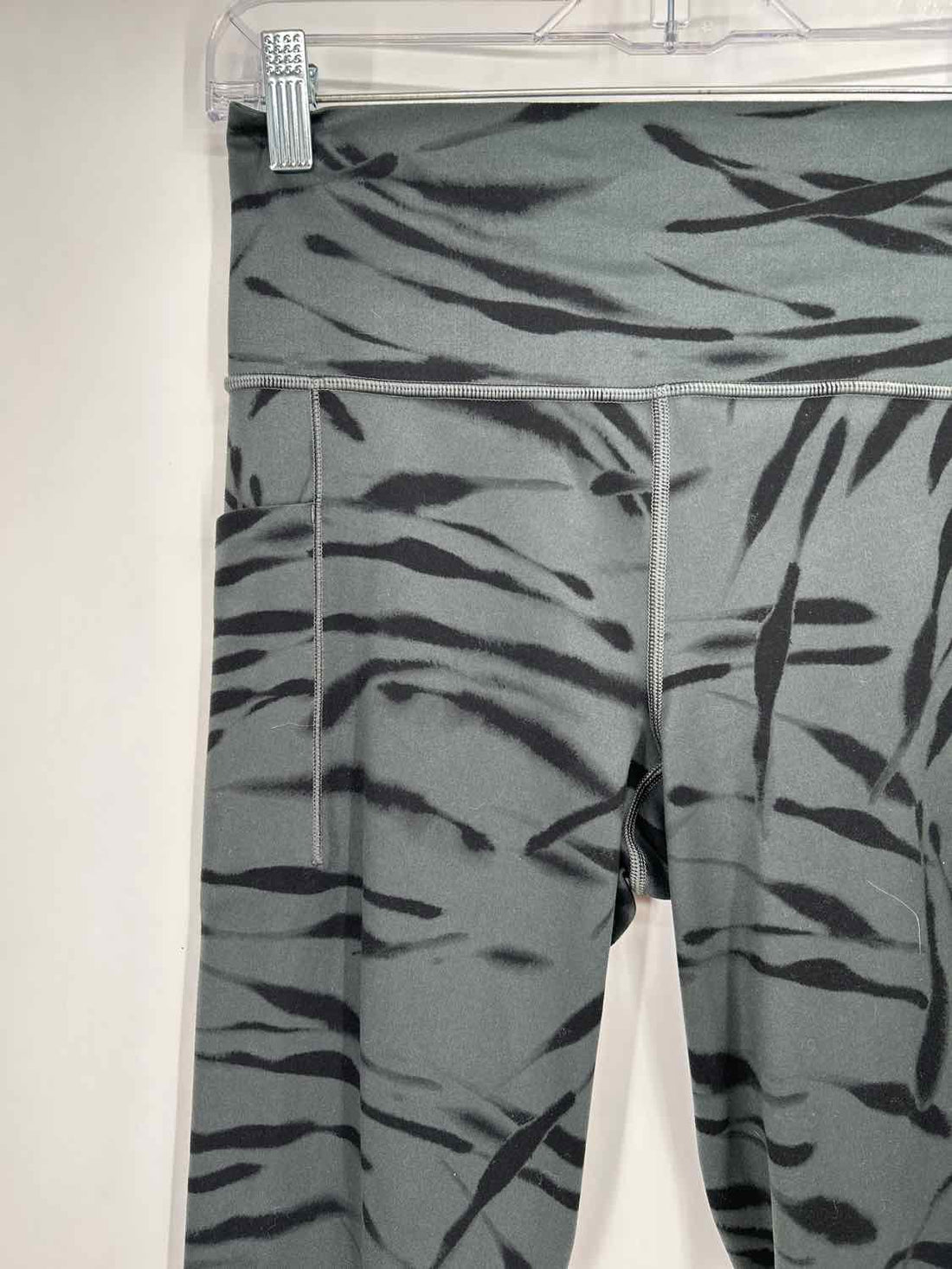 Athleta Size S Gray & Black Active Leggings