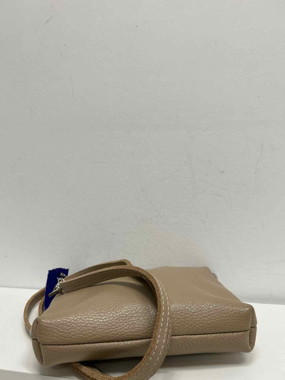 Vera Pelle Beige Pebbled Leather Pre Owned Crossbody