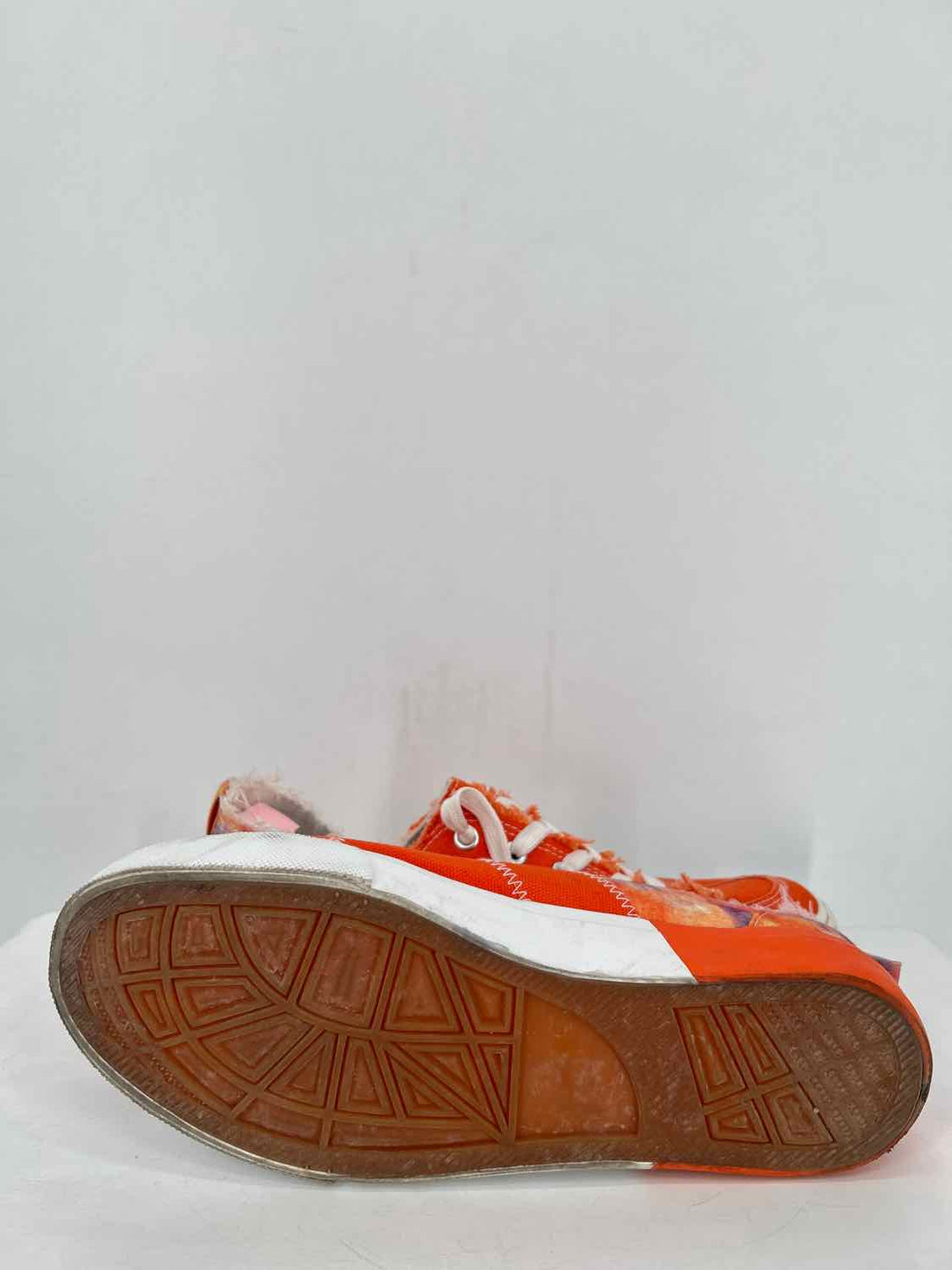 Obtaom Women Size 9 Orange Sneakers
