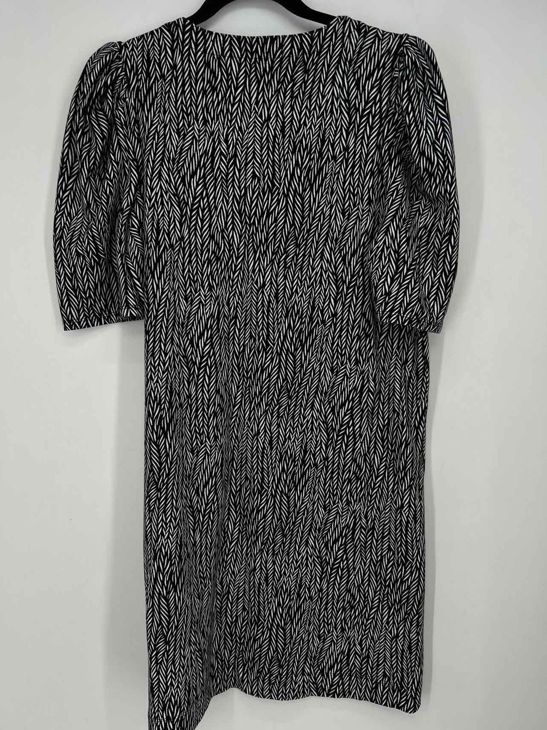 Chicos Size 1/M Black & White Dress