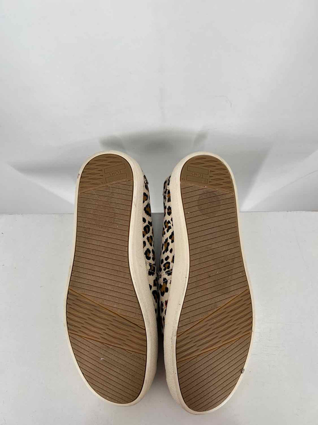 Toms Women Size 7 Leopard Flats