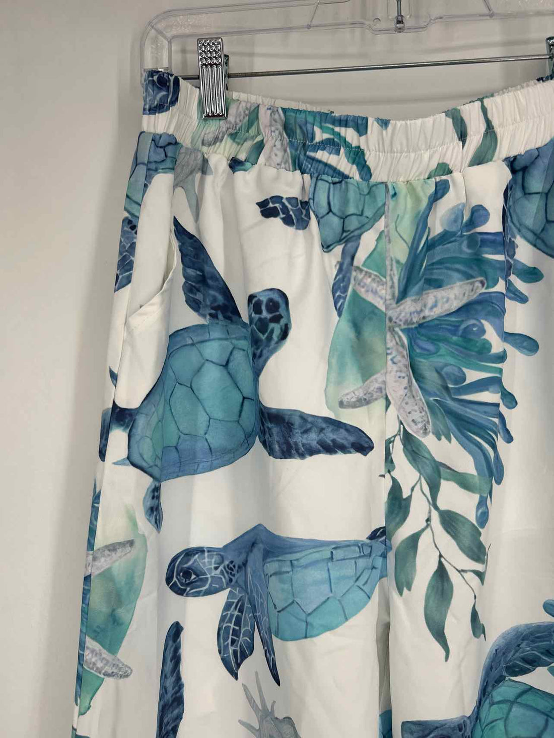 Made With Love Size M White & Blue Print Pants