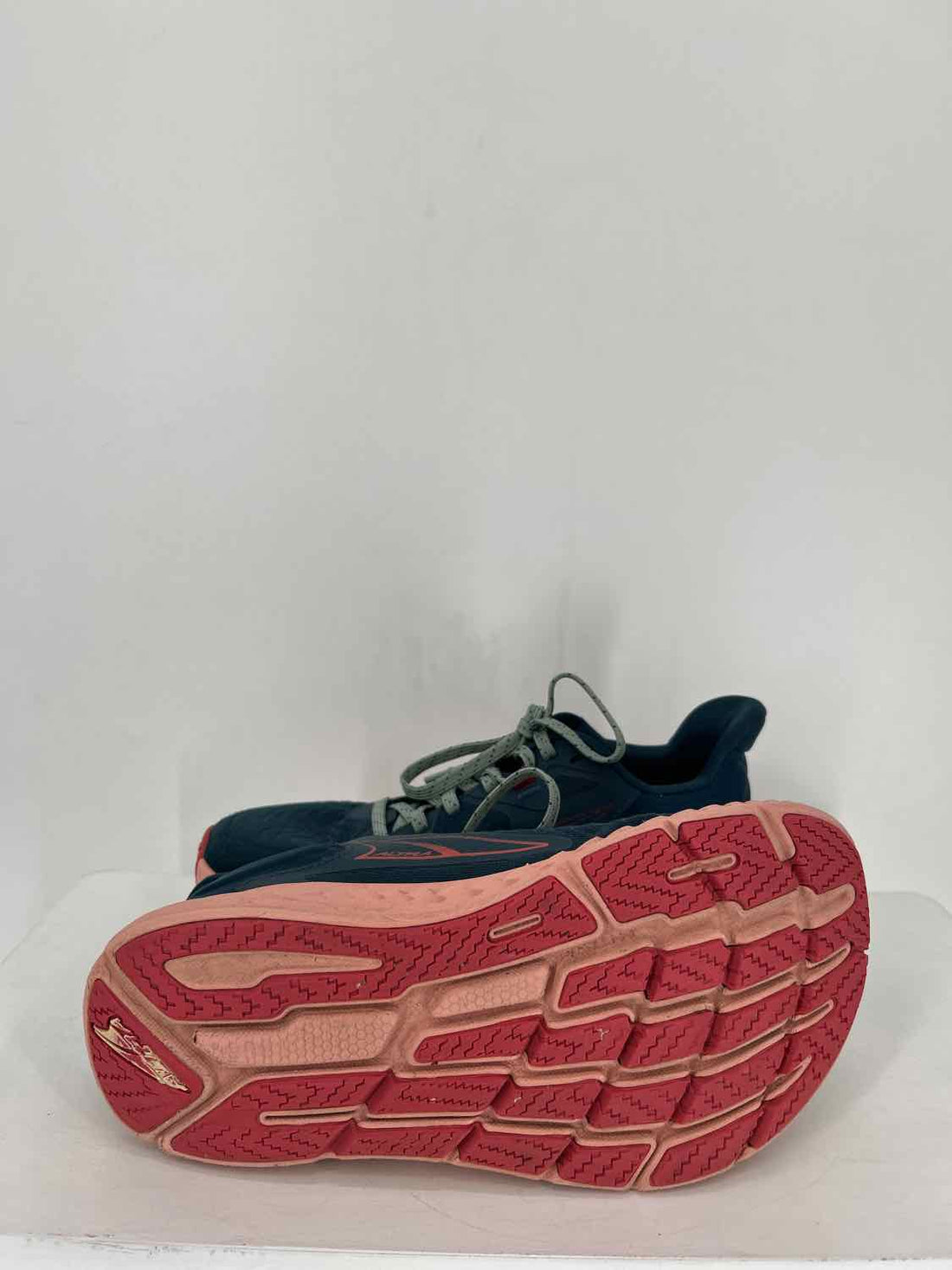 Altra Women Size 6.5 Navy & Pink Torin 7 Sneakers