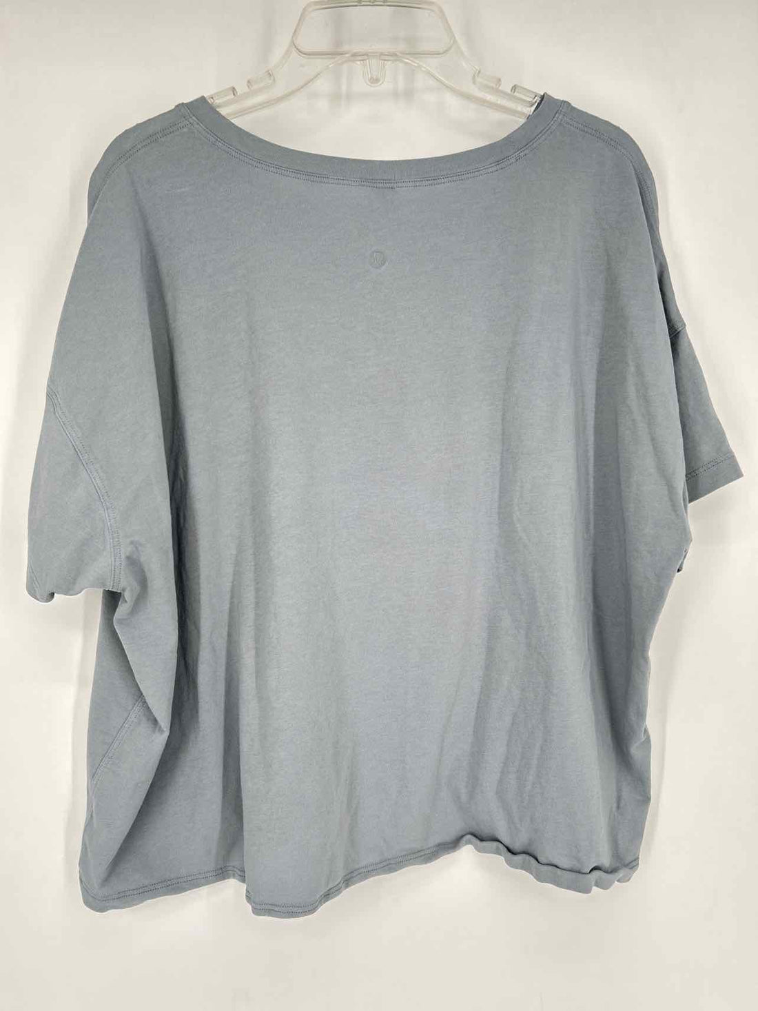 Lululemon Size 12 Light Gray Short Sleeve Active Tops