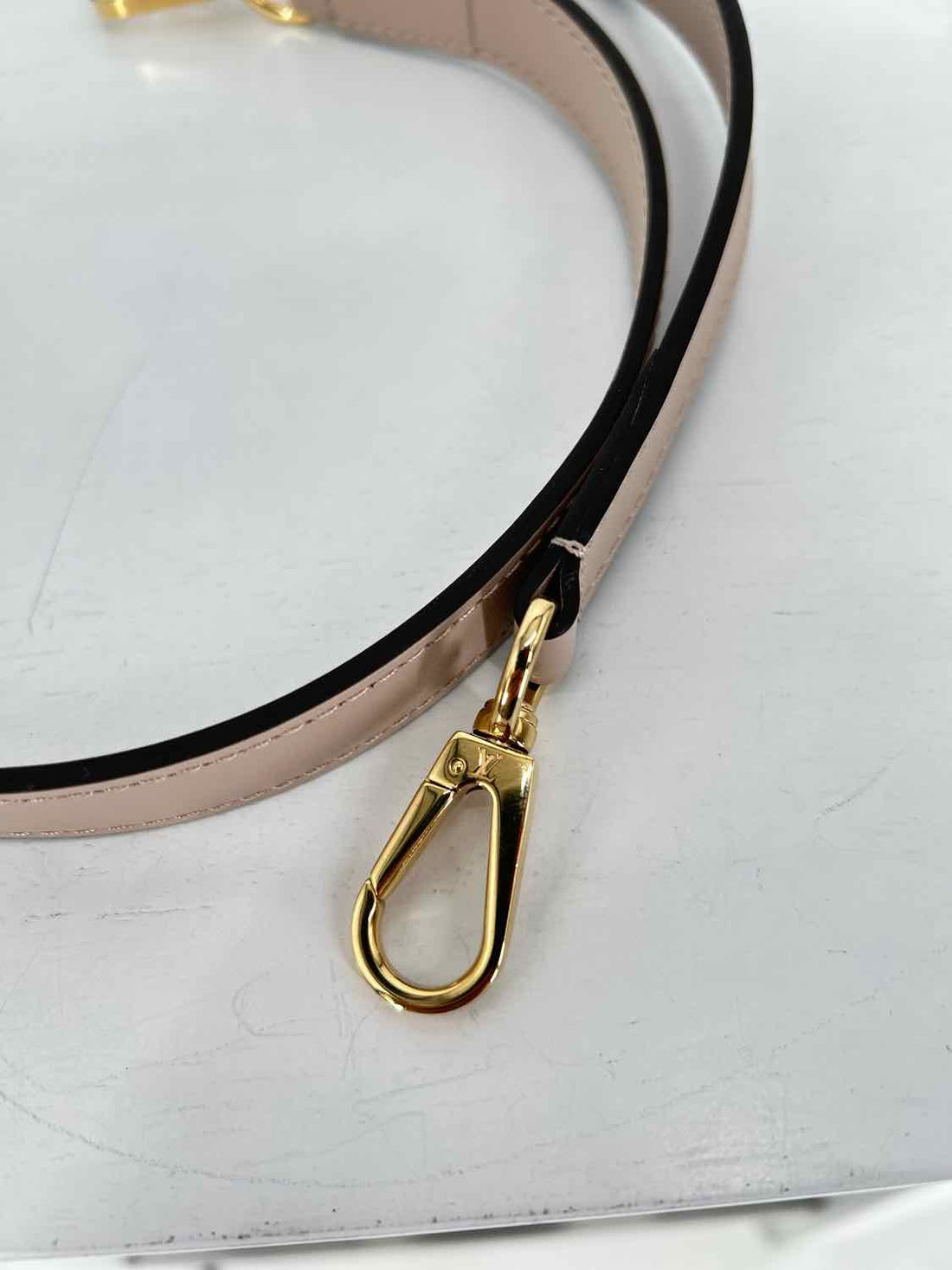 Louis Vuitton Vachetta Adjustable Strap Leather Taupe Solid Like New LUXURY