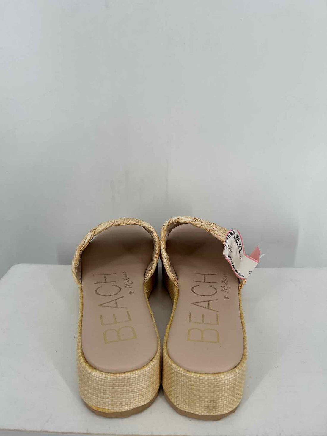 Beach Women Size 9 Beige New Sandals