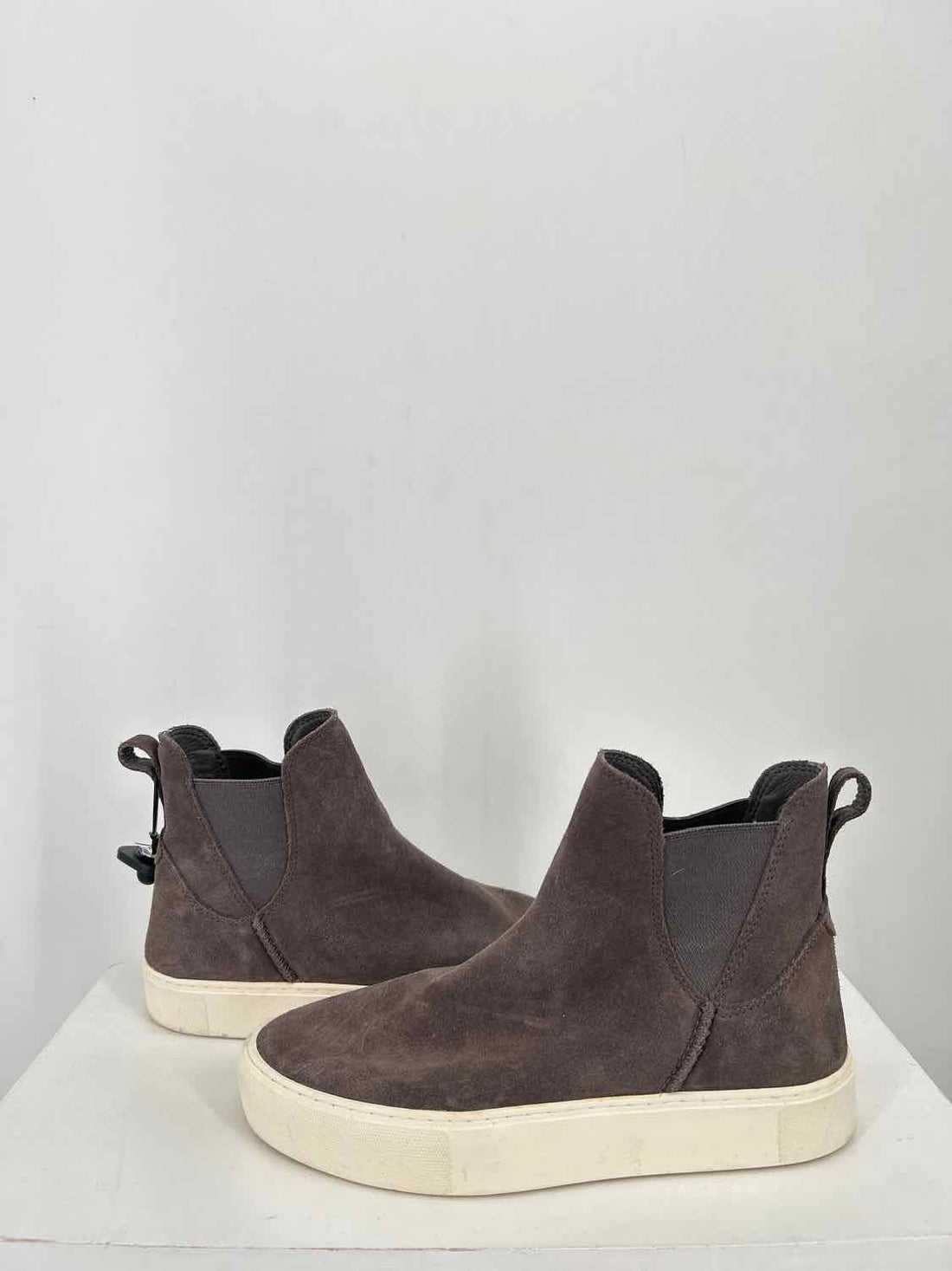Ugg Mauna Chelsea sneaker boot Women Size 8 Gray Ankle Boot