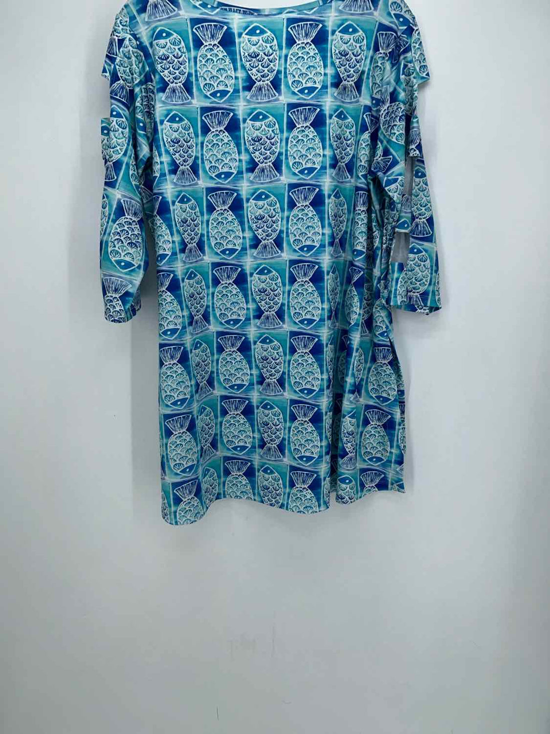 Lulu B Size L Blue Fish Print Long Sleeve