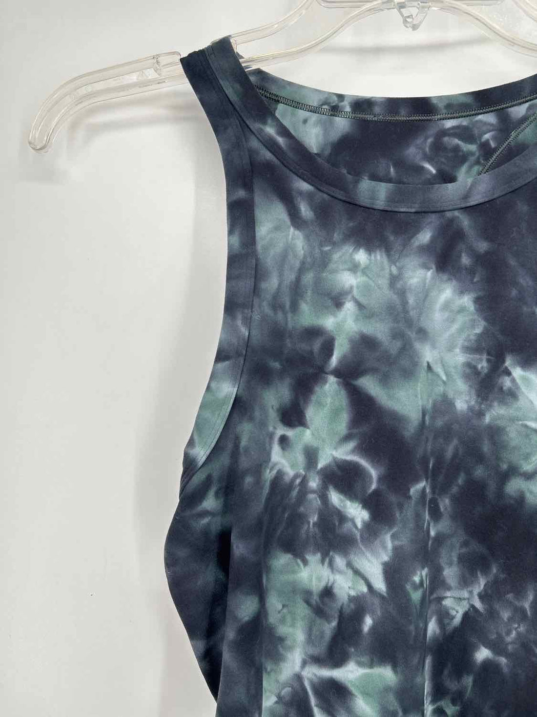 Lululemon Size M Black & Green Active Tops
