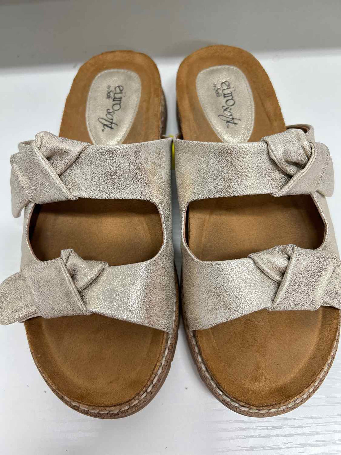 Euro Soft by Soffit Women Size 7.5 Gold Sandals