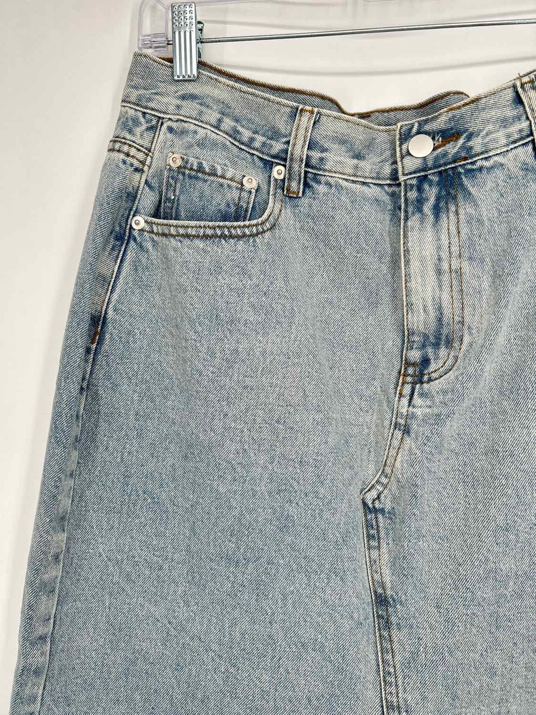 Vestique Size L Light Wash Denim Skirts
