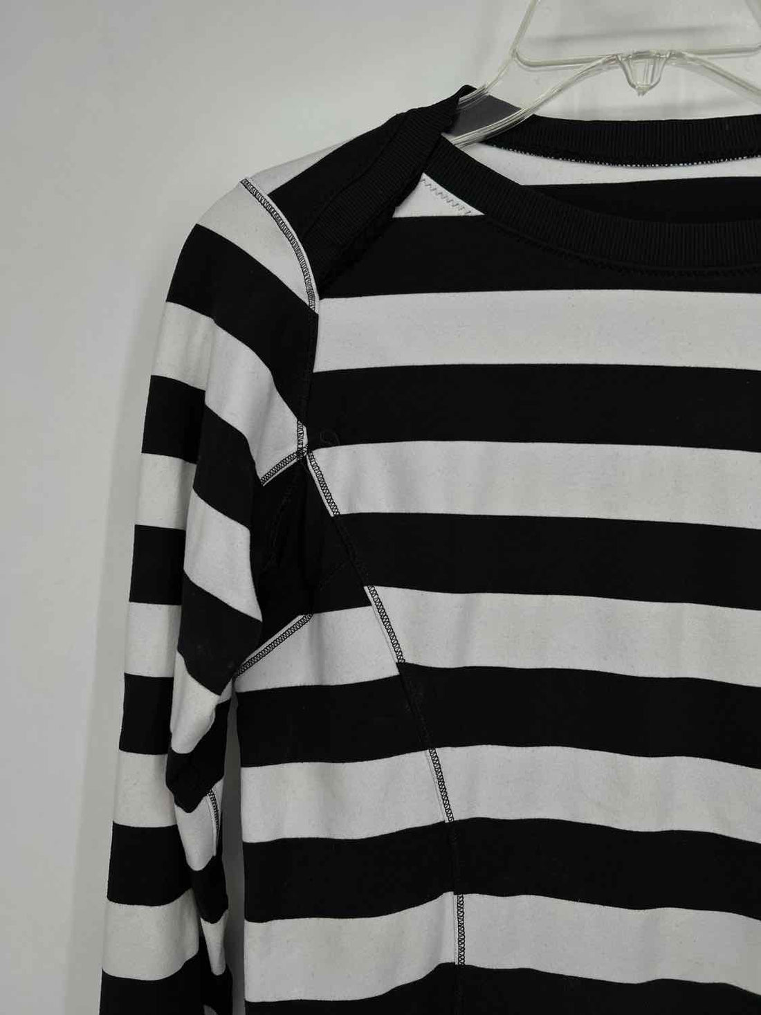 Lululemon Size S White & Black Striped Long Sleeve Active Tops