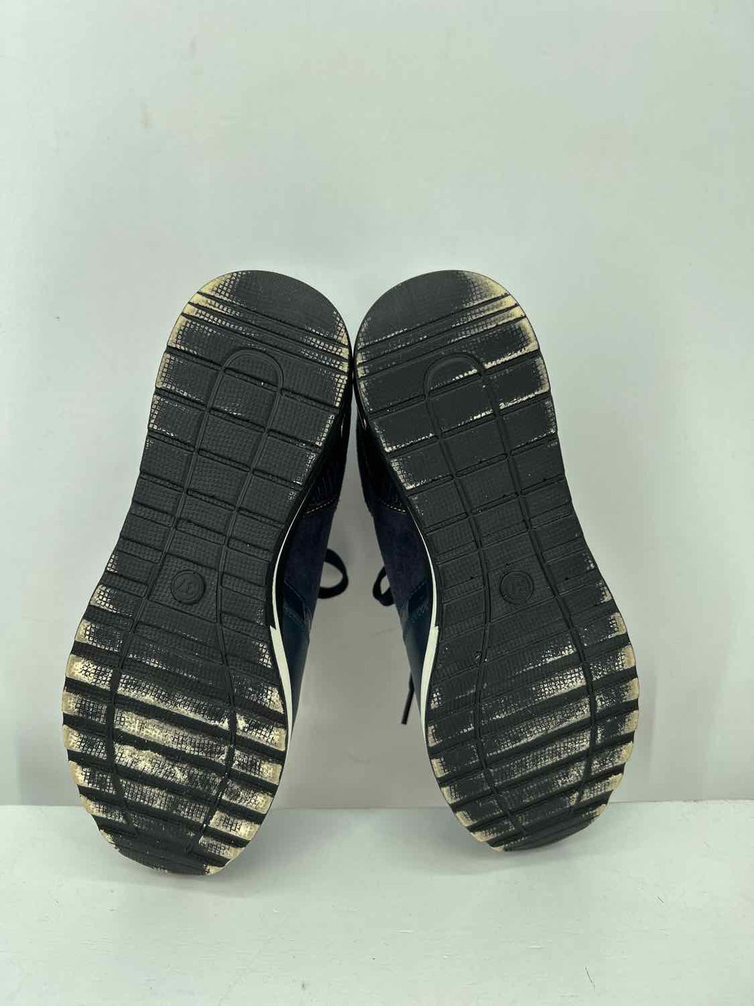 Lloyd & Pryce Women Size 37 Navy Sneakers