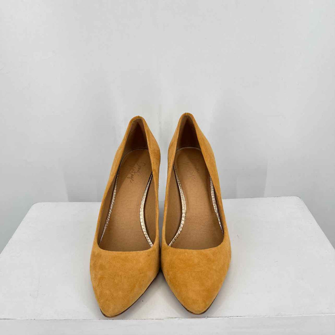 Crown Vintage Women Size 8 Mustard Genuine Suede Heels
