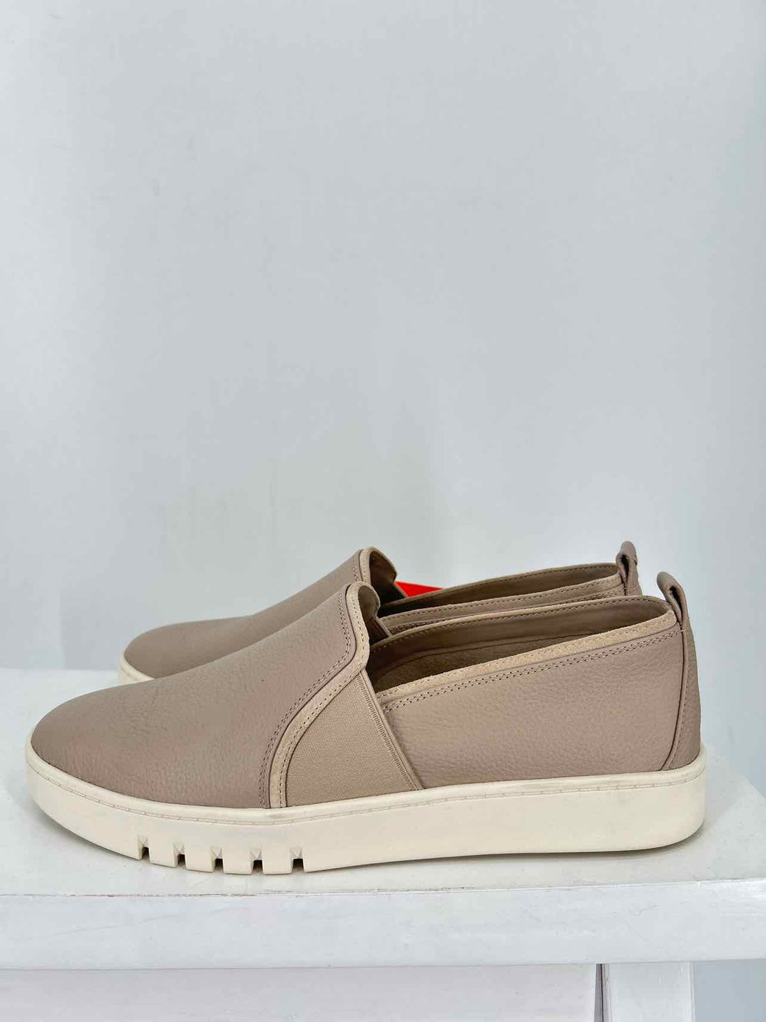 Vionic Women Size 11 Beige Loafers