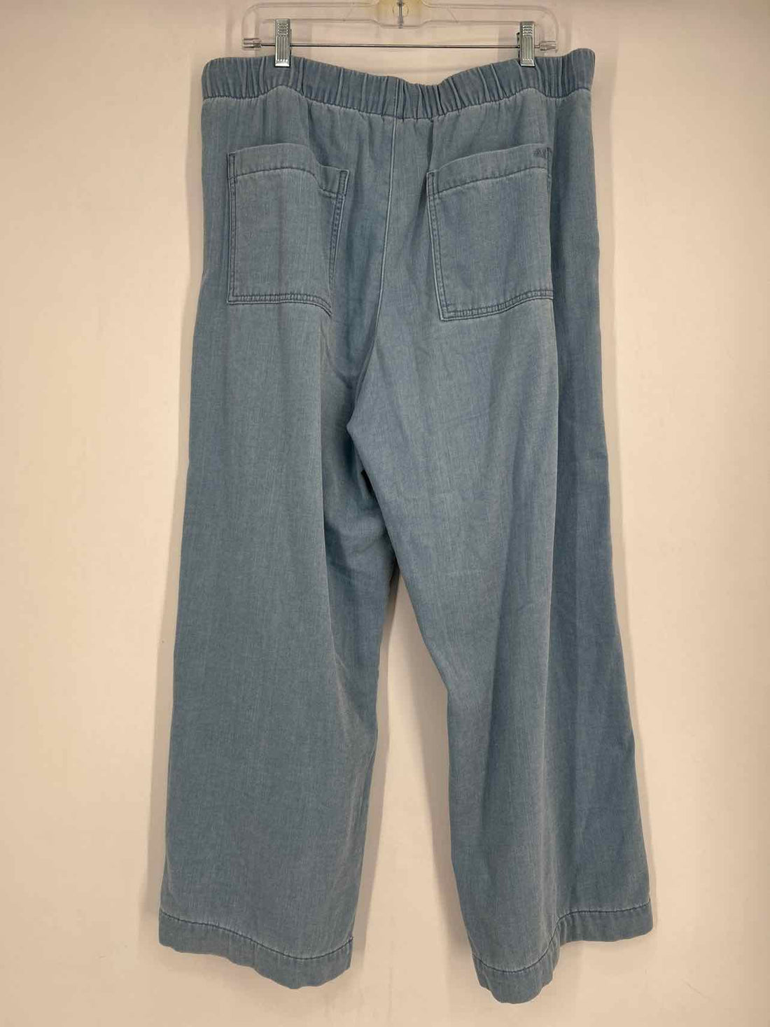 American Eagle Size L Light Wash Denim Jeans