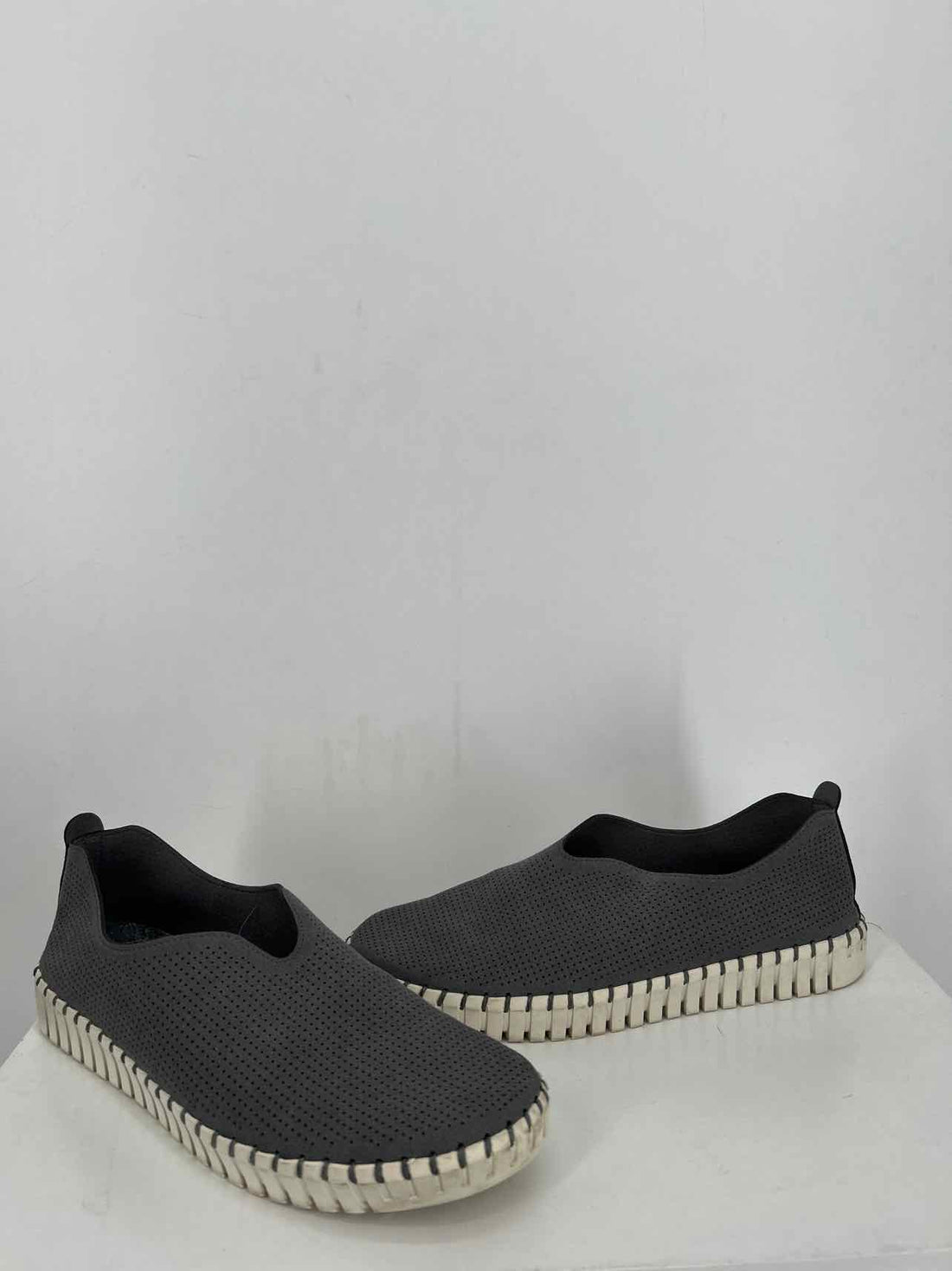 Skechers Women Size 8 Grey Sneakers