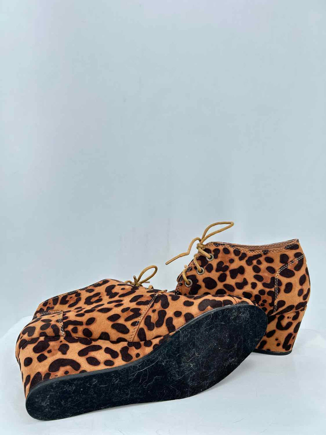 Bamboo Women Size 10 Leopard Wedge Boot