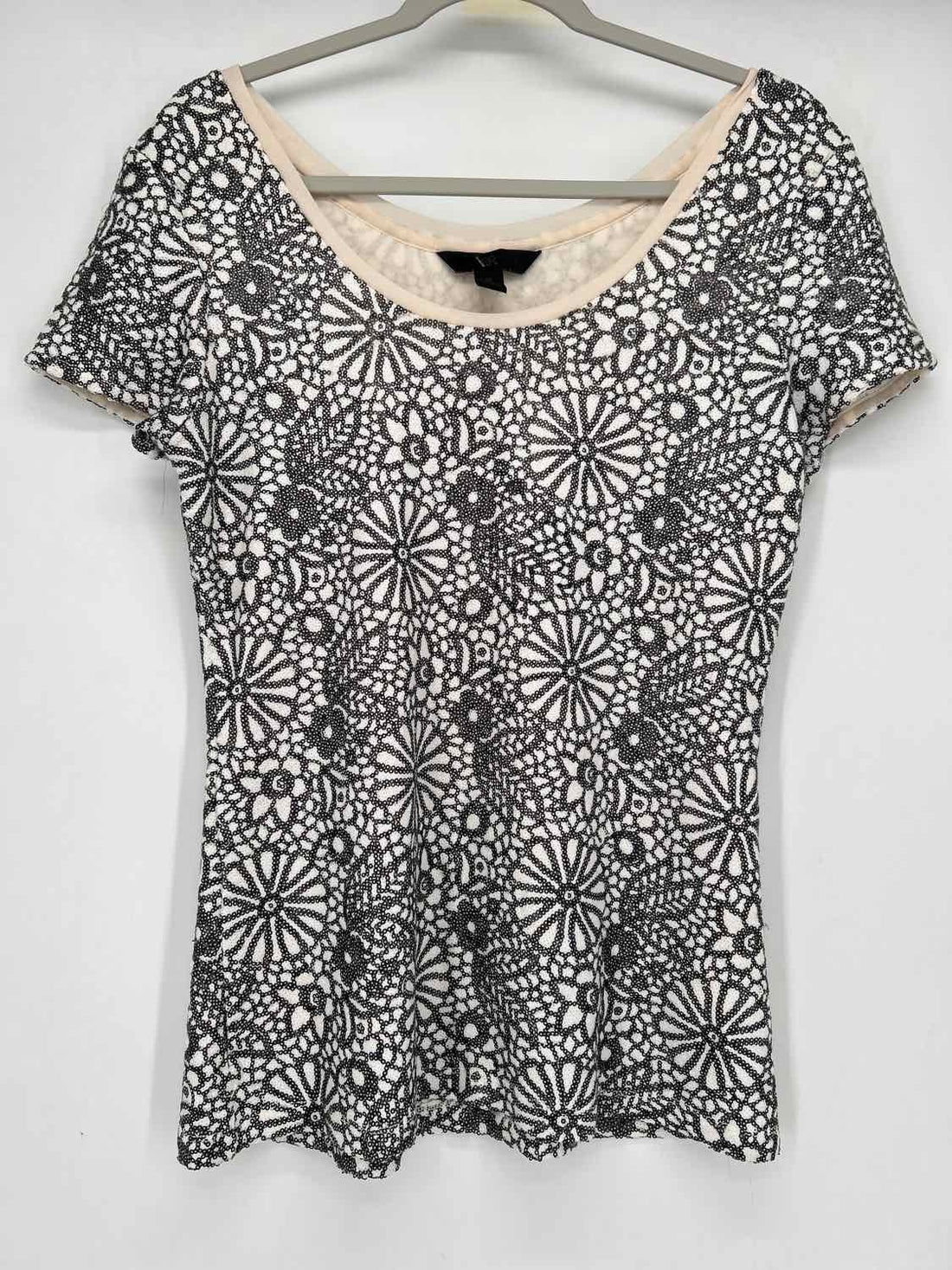 Banana Republic Size M White & Black Sequined Short Sleeve