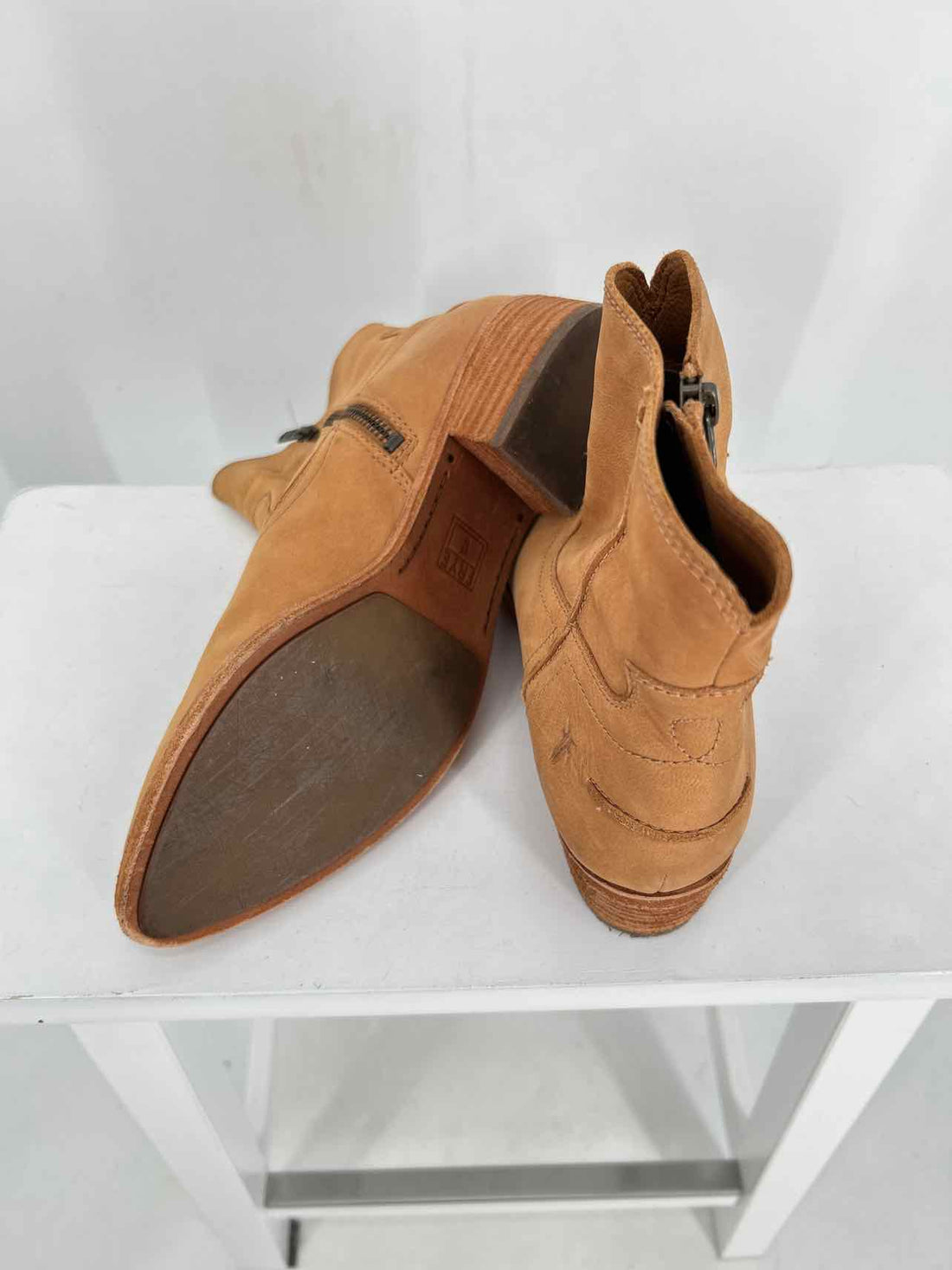 Frye Ray Women Size 8 Fawn Like New Short Ankle Boot