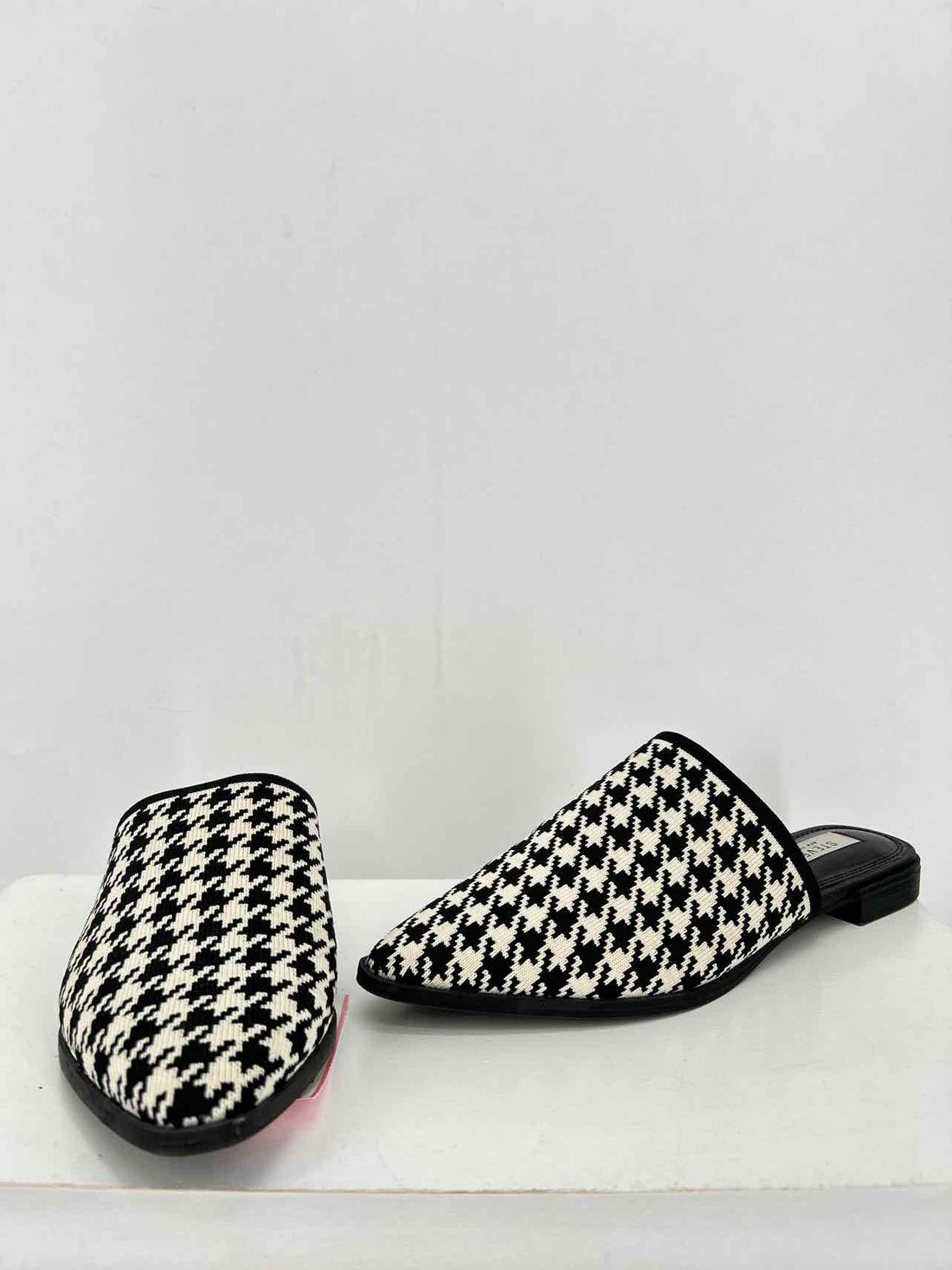 Steven Women Size 7.5 Houndstooth Mules
