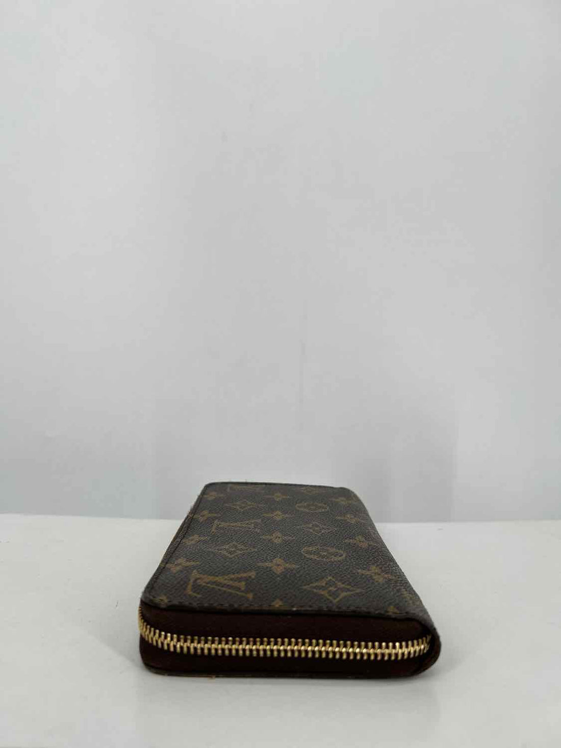 Louis Vuitton Zippy Wallet  Monogram Coated Canvas Pre Owned LUXURY