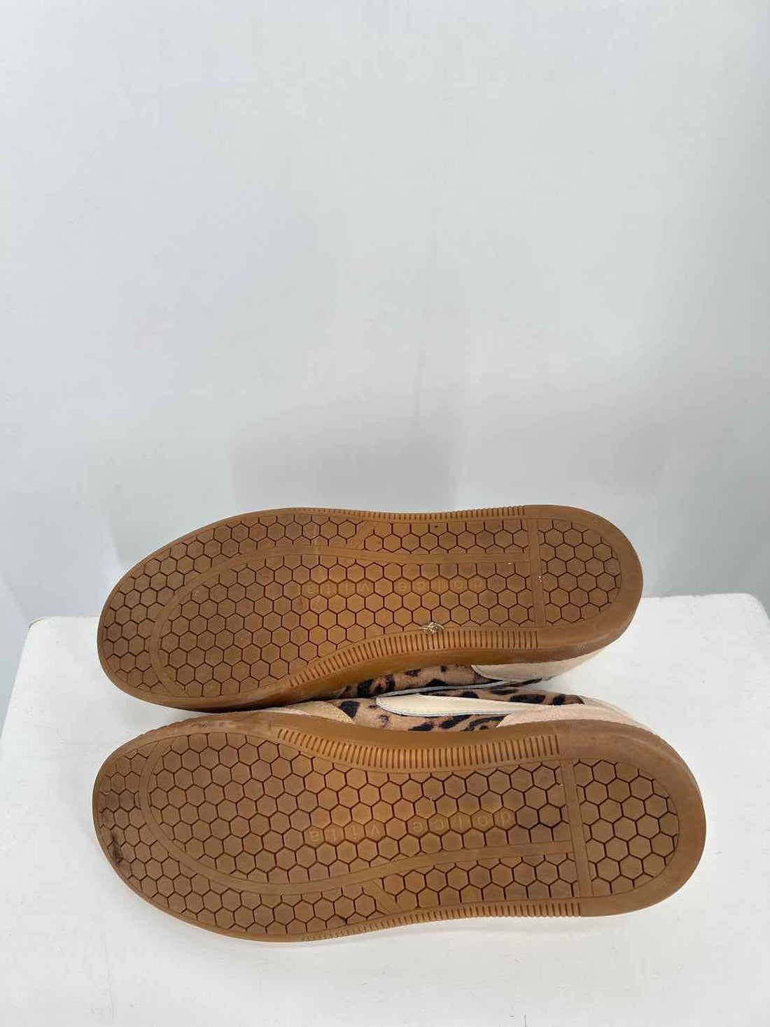 Dolce Vita Notice Women Size 7.5 Beige Leopard Sneakers