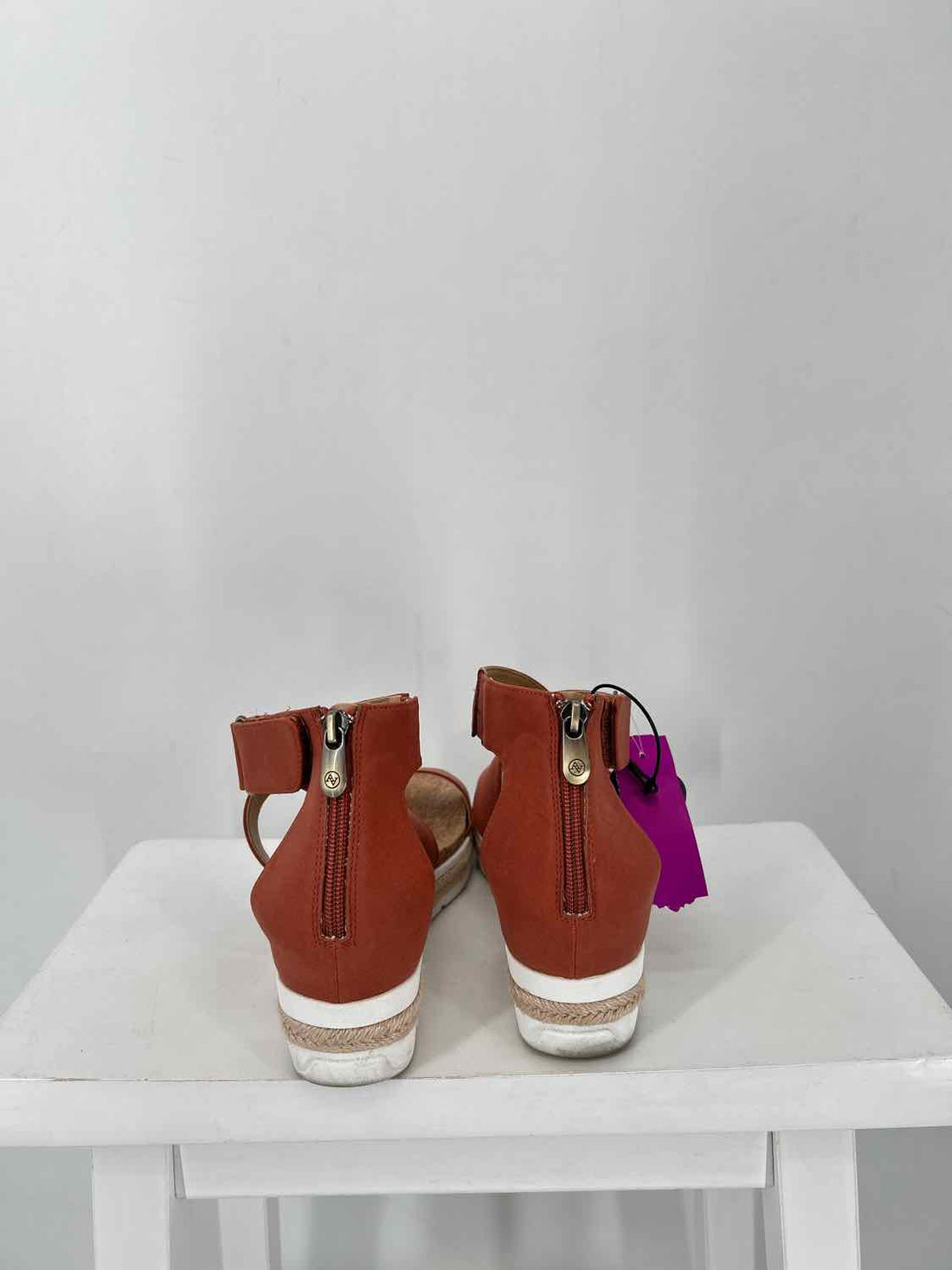 Adrienne Vittadini Sport Women Size 10 Terracotta Sandals