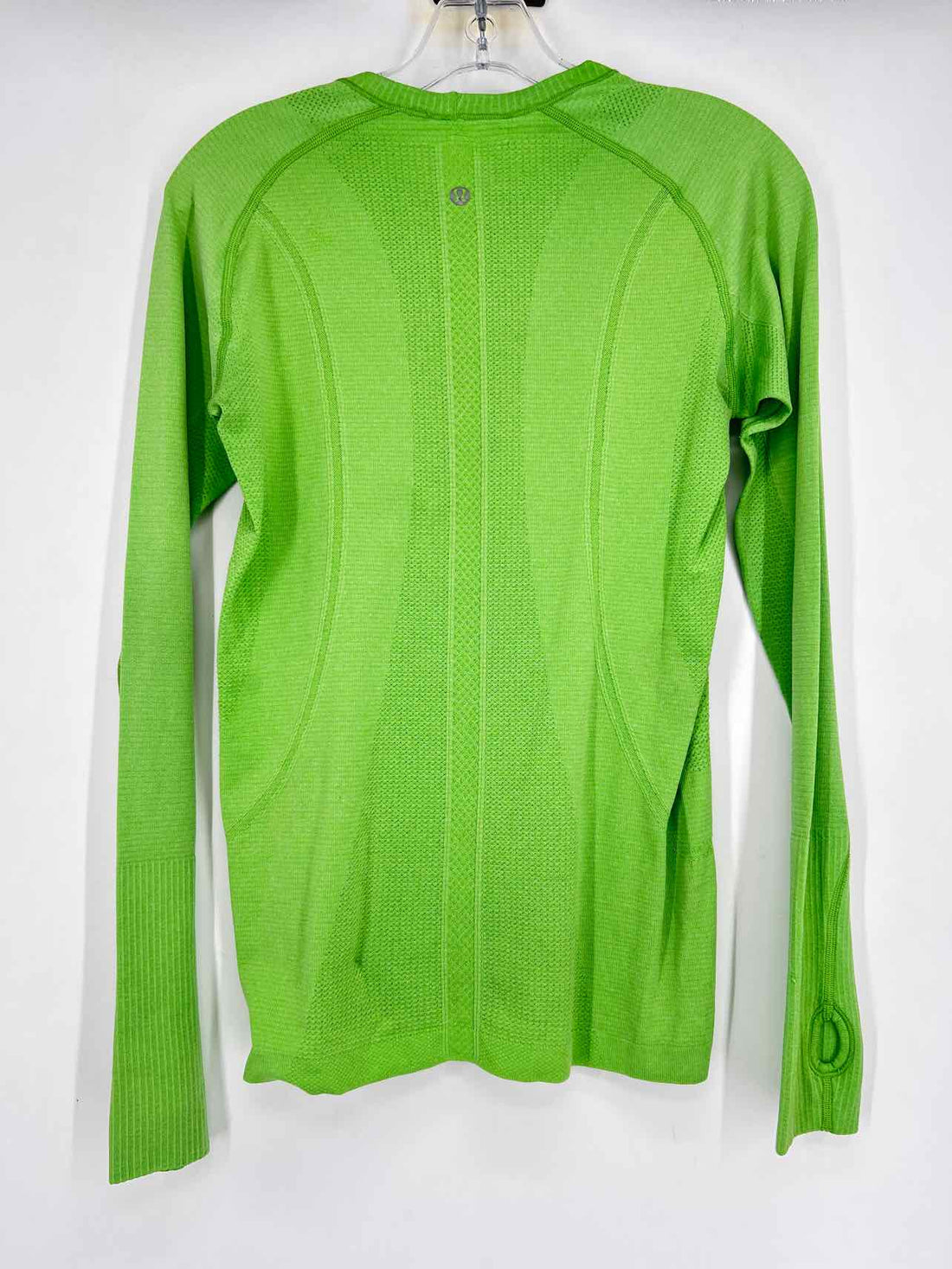 Lululemon Size 8 Light Green Long Sleeve Active Tops