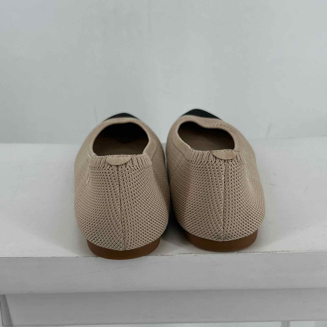 Vivaia Women Size 37.5 Beige & Black Flats