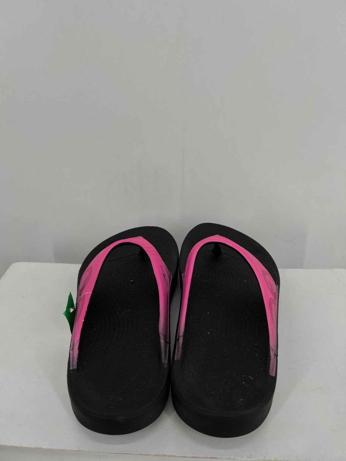 Oofos Women Size 9 Hot Pink Flip Flops