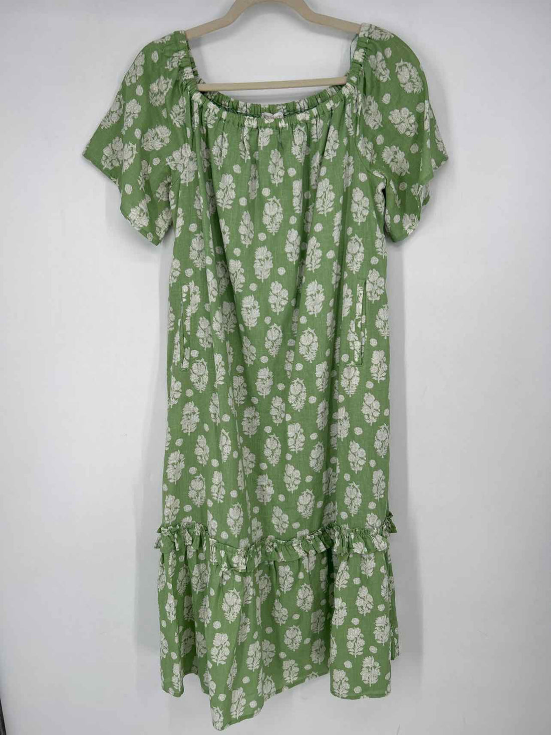 Crown & Ivy Size MP Green & White Floral Short Sleeve Dress