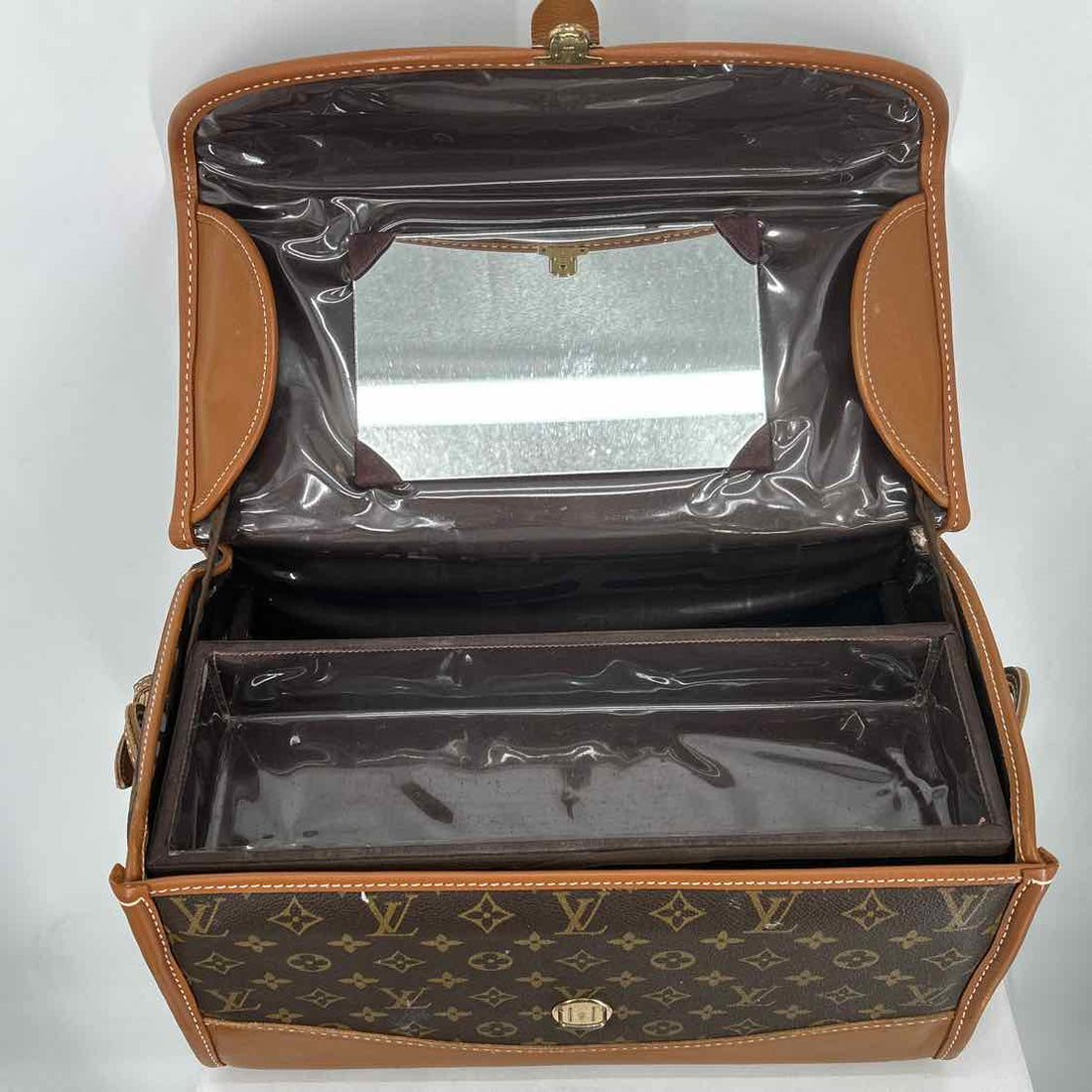 Louis Vuitton Train Case Monogram Vintage LUXURY
